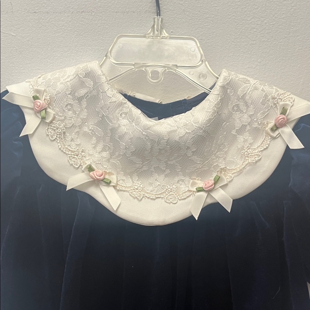 Kids Bonnie Jean Velvet Navy Dress with Lace Collar - Picture 3 of 3